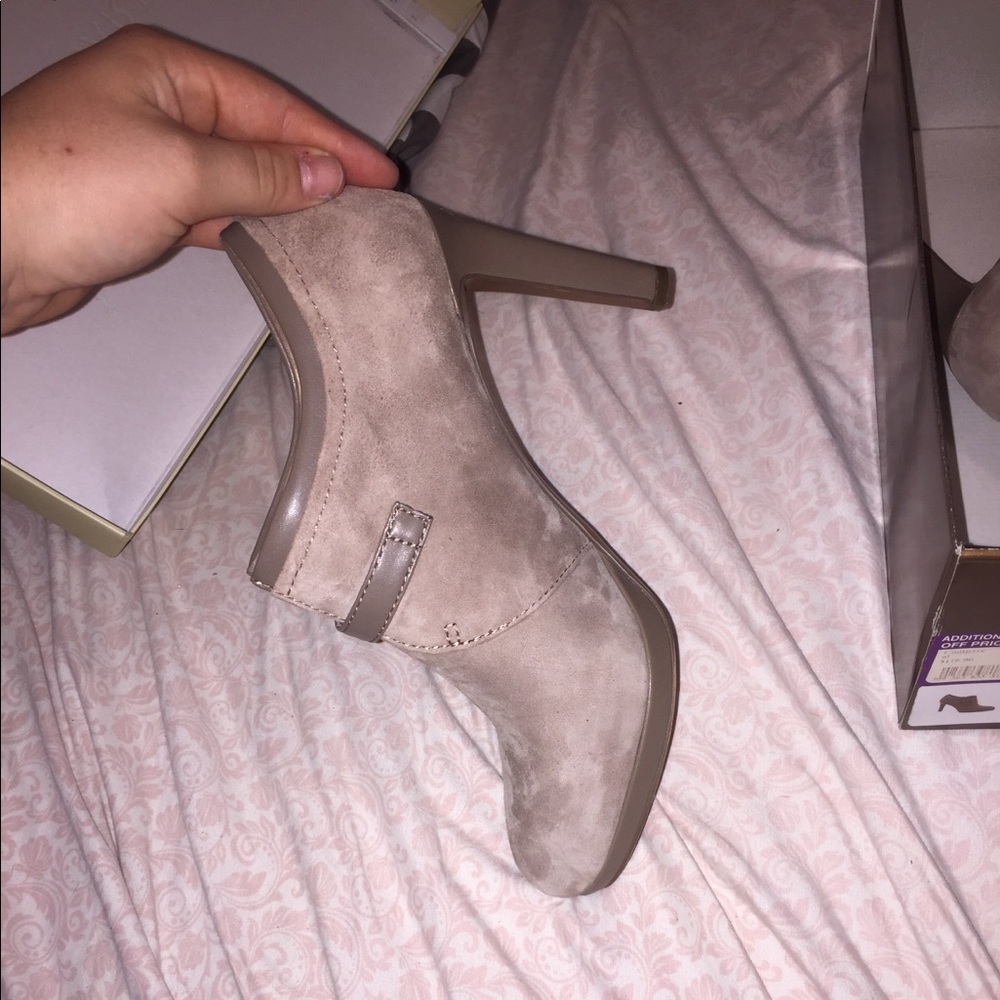 heels - Picture 2 of 4